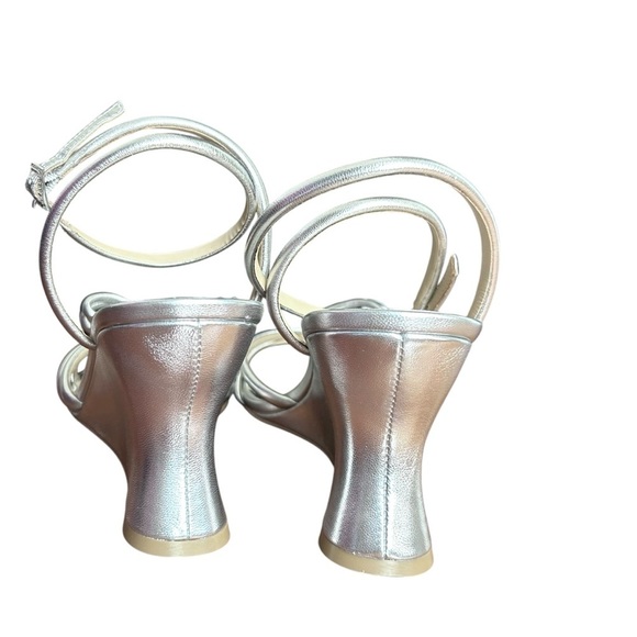 Badgley Mischka Luciana Wedge Sandal Sz 7.5 Knot Detail Silver Metallic Leather - Picture 6 of 12